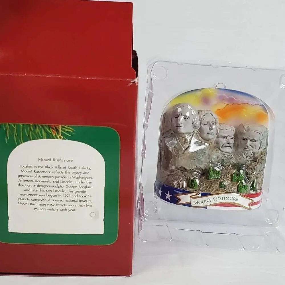 NEW Carlton Cards 2003 Mount Rushmore Ornament Light-Up Heirloom Collection USA